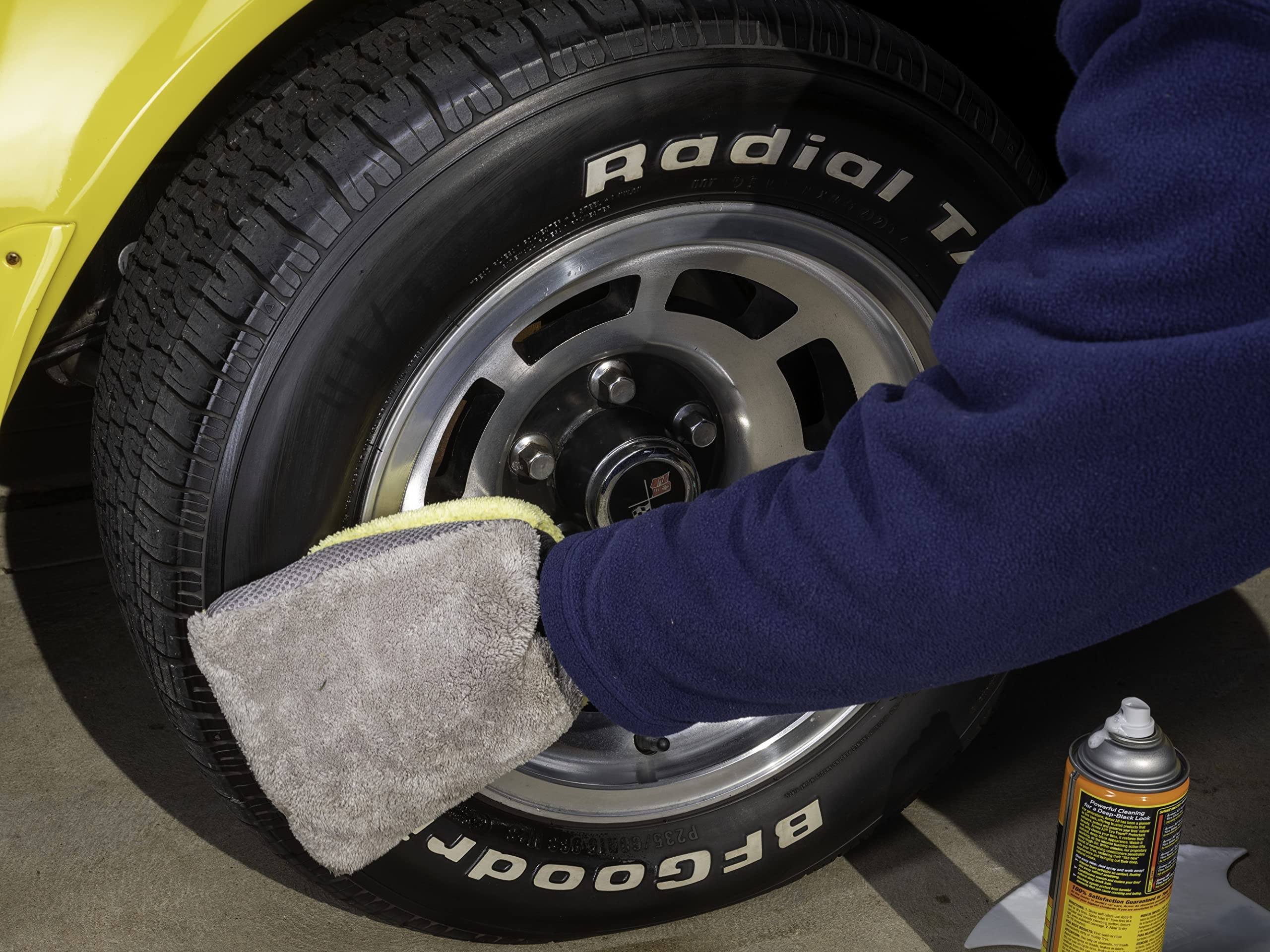 Jokari Extra Large Microfiber Auto Tire Scrubbing Mitt with Detachable Plastic Spray Shield to Protect Wheel Rims for a Perfect DIY Car Cleaning and Detailing Job. One Size Fits All Scrub Glove - Image 3